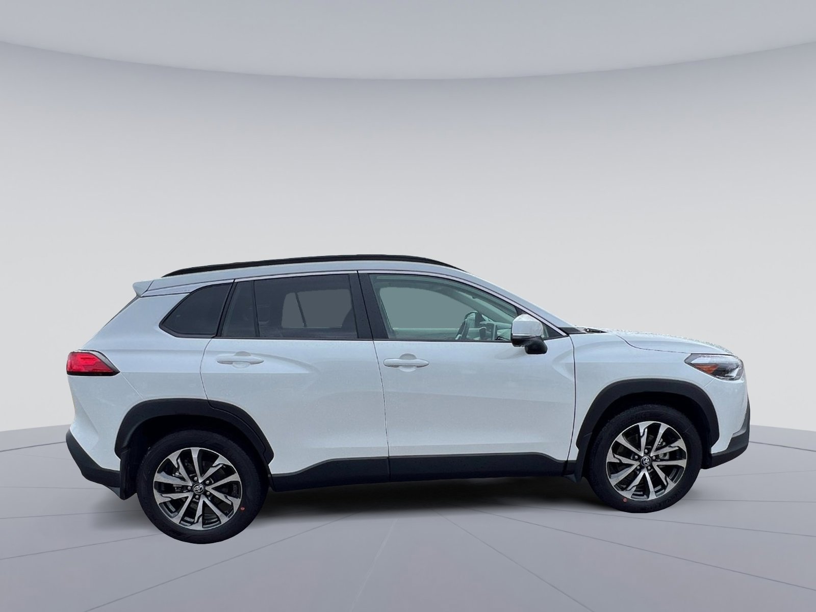 Used 2023 Toyota Corolla Cross XLE w/ Convenience Package image 6