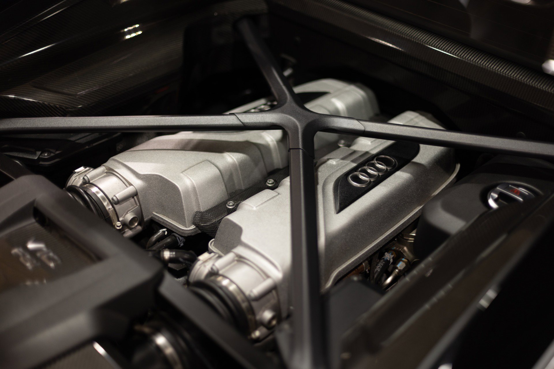 Used 2017 Audi R8 V10 w/ Carbon Exterior Package image 33