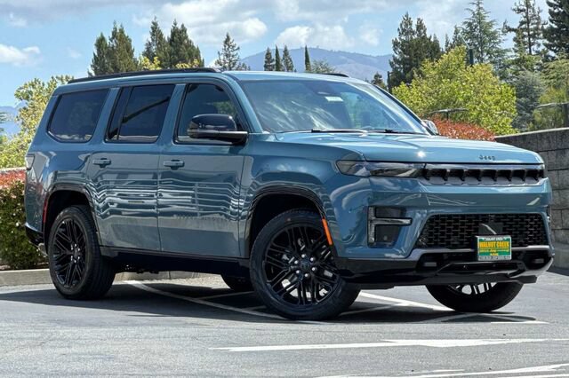 New 2026 Jeep Grand Wagoneer Limited AWD/4WD image 2