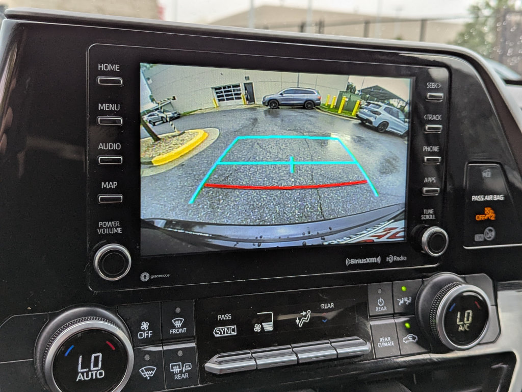 Used 2021 Toyota Highlander LE AWD/4WD image 36
