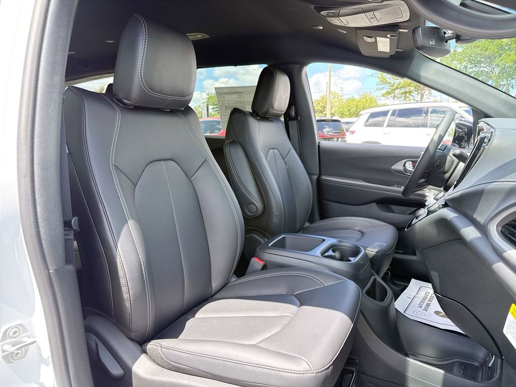 New 2026 Chrysler Pacifica Select image 25