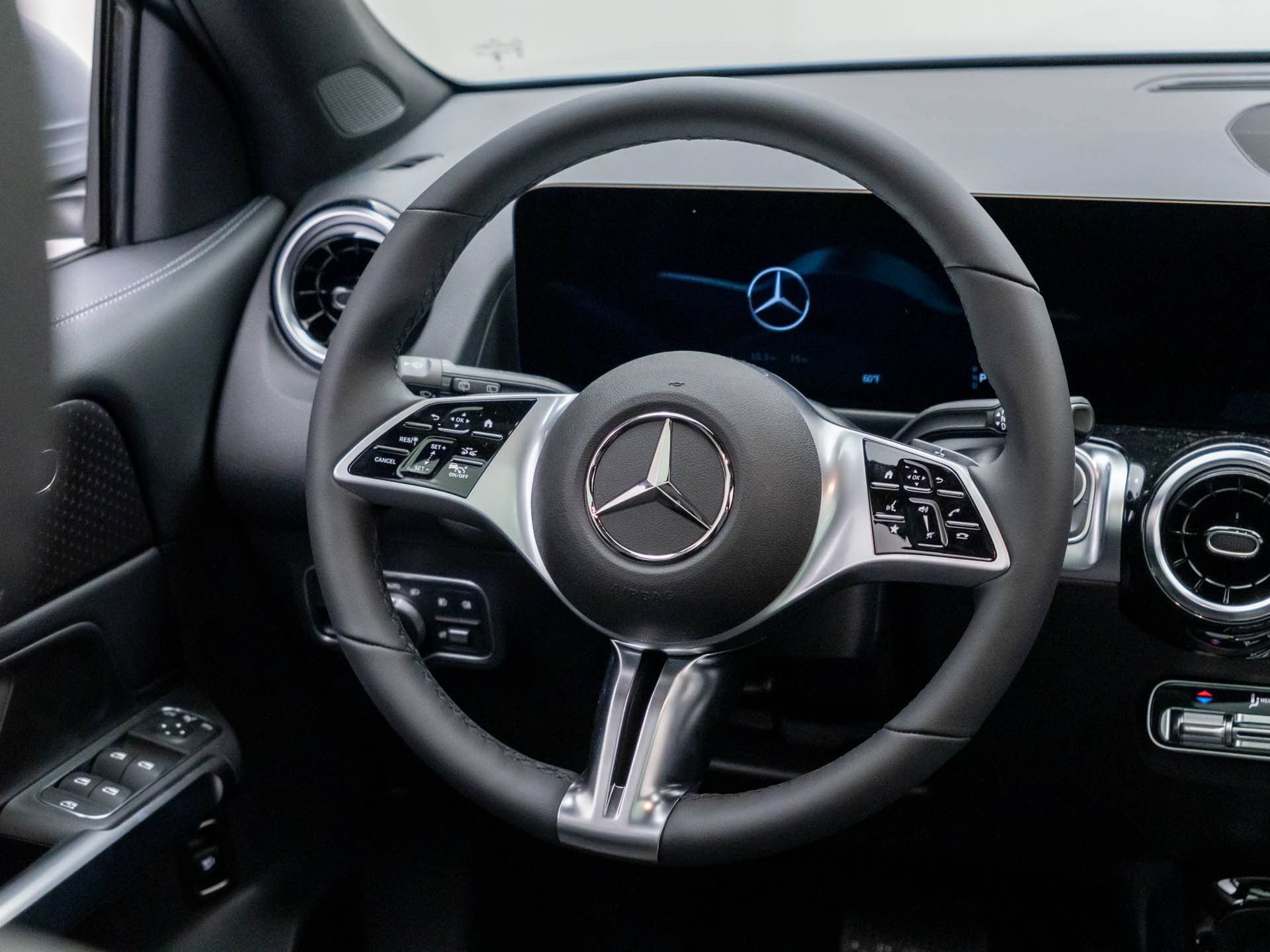New 2026 Mercedes-Benz GLB 250 4MATIC image 11