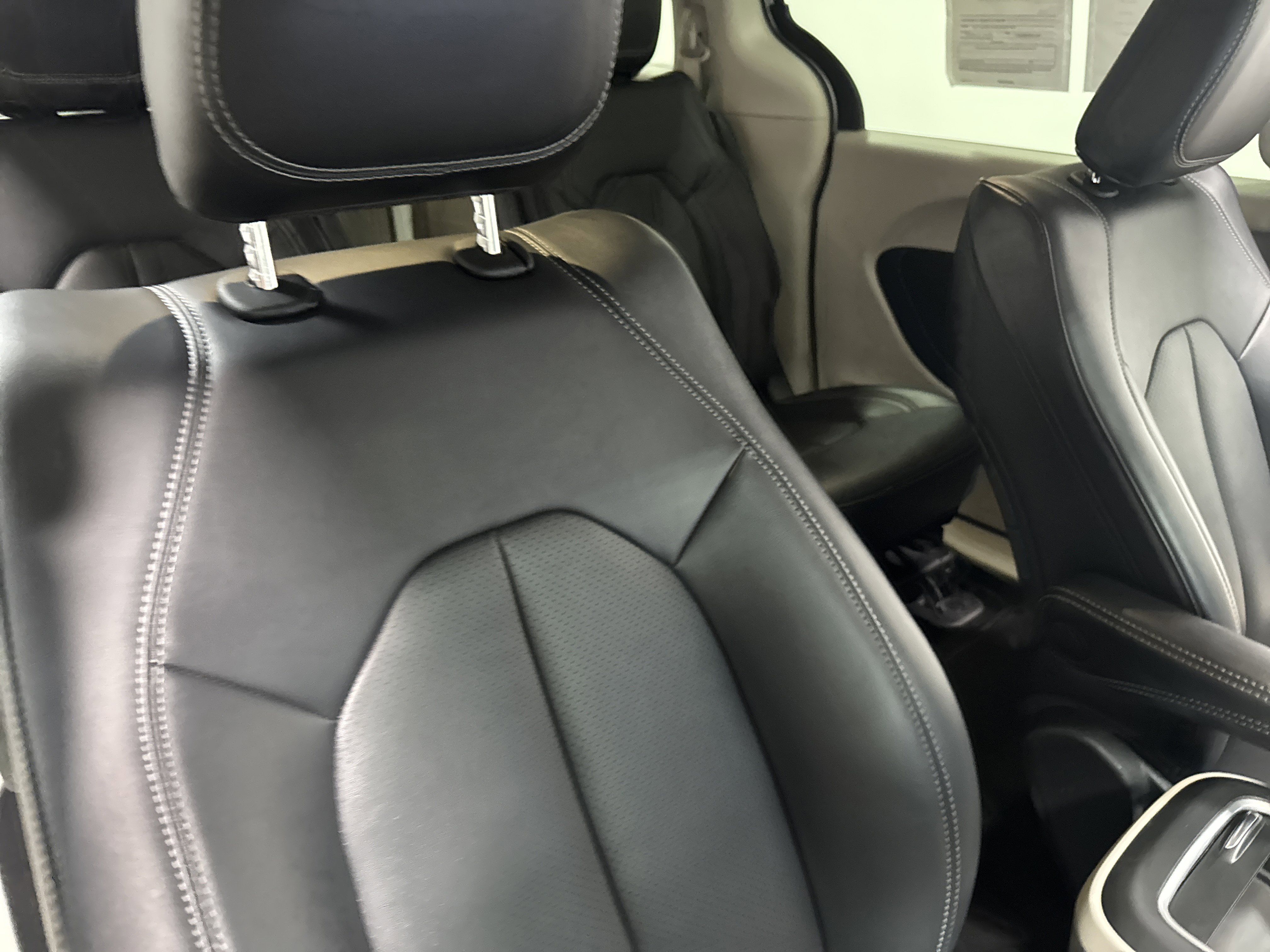 Used 2024 Chrysler Pacifica Select image 39