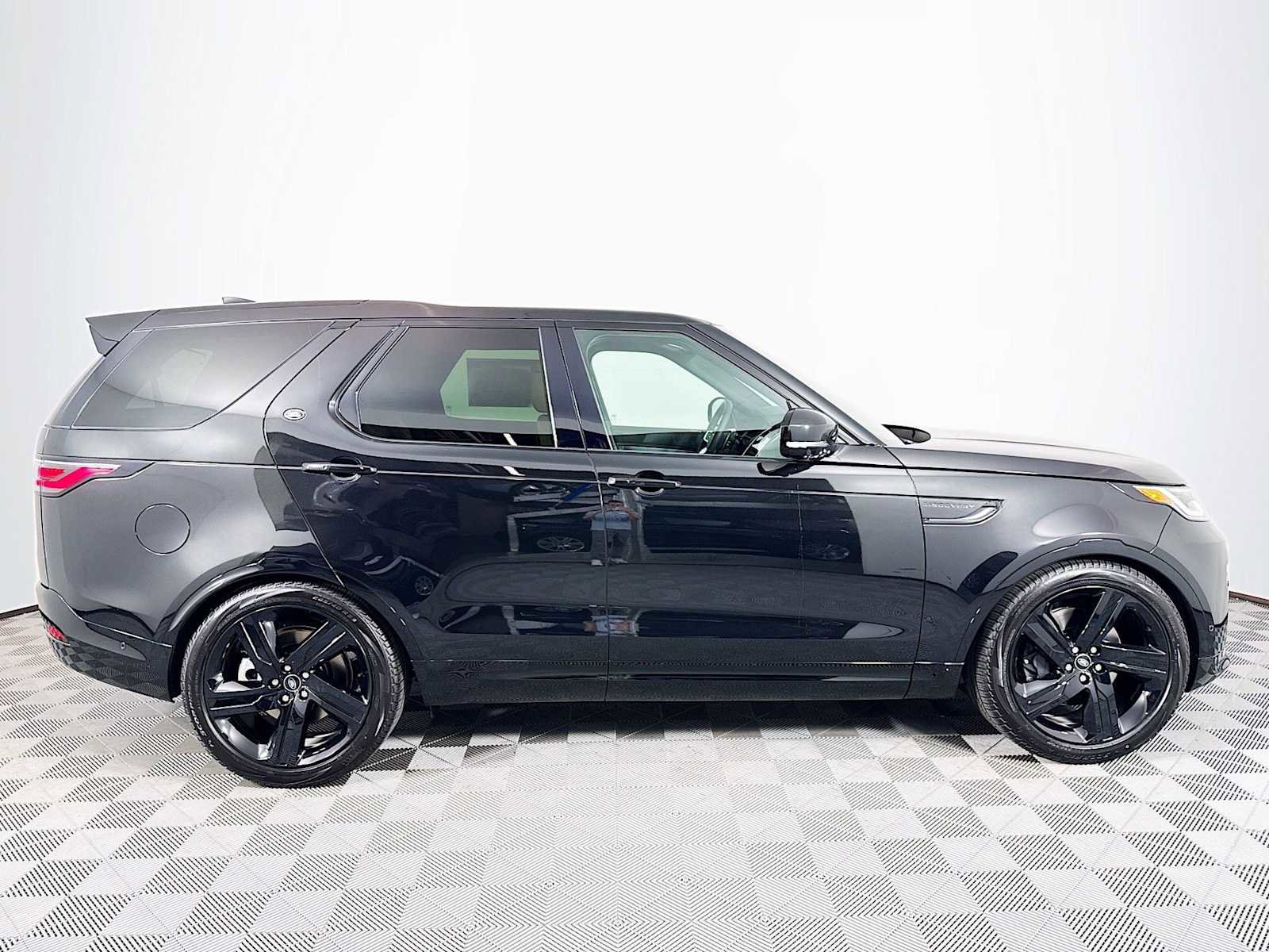 New 2025 Land Rover Discovery Dynamic SE AWD/4WD image 4