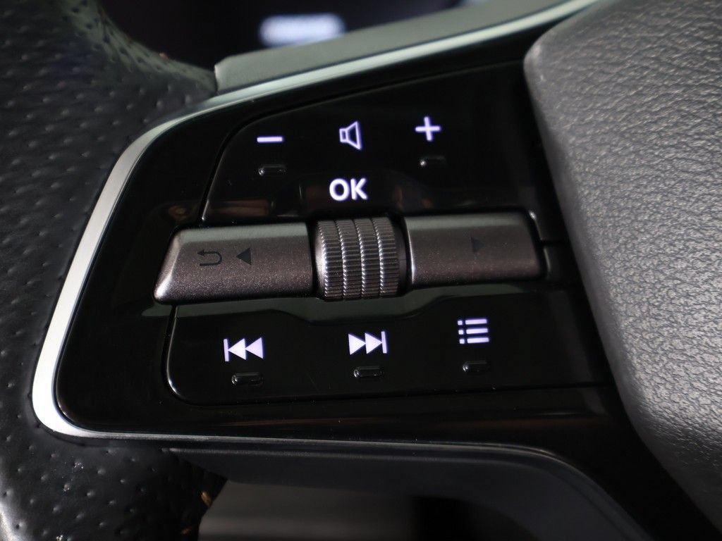 Used 2024 Nissan Ariya AWD image 48