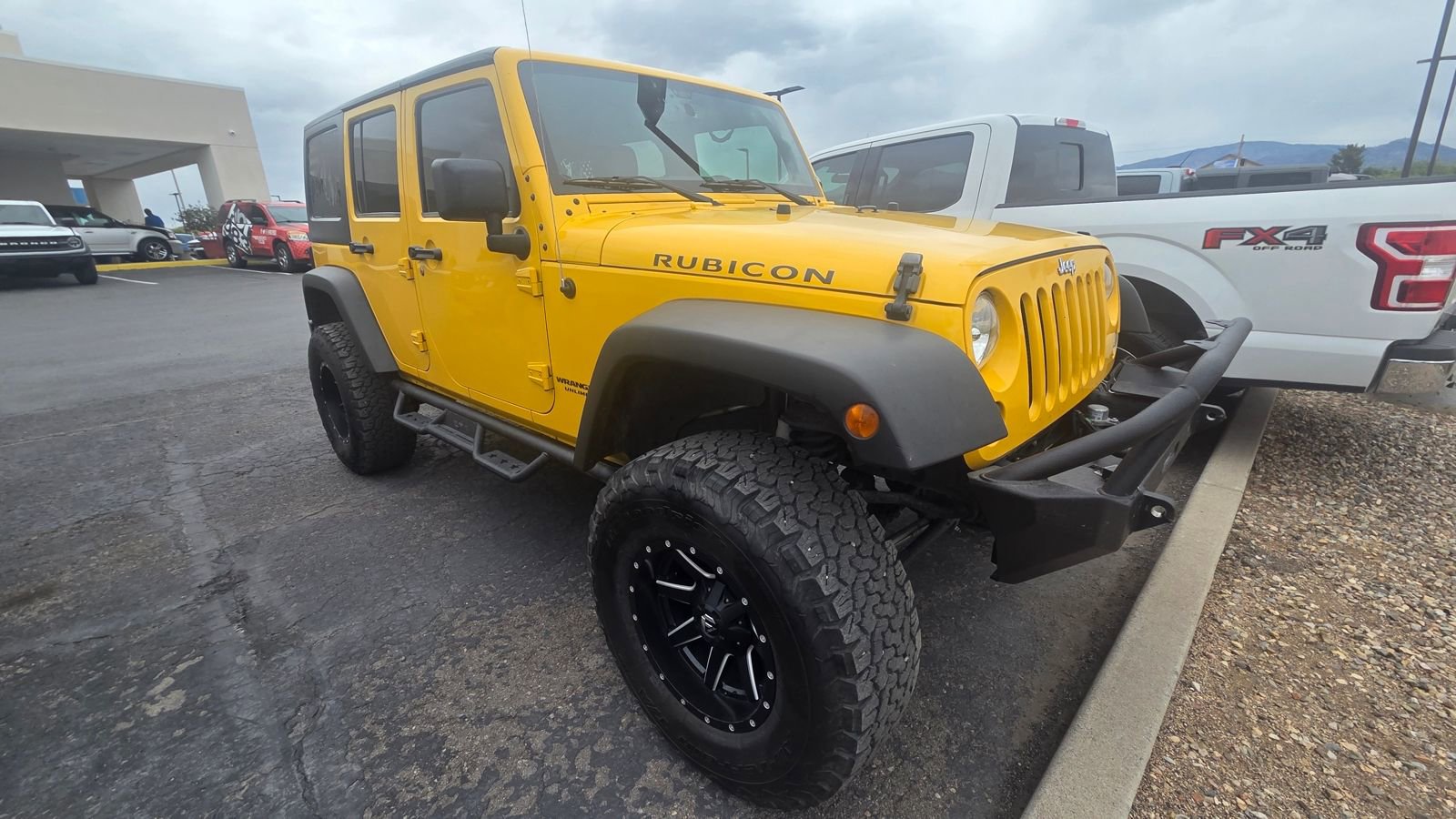 Used 2015 Jeep Wrangler Unlimited Rubicon w/ Connectivity Group image 7