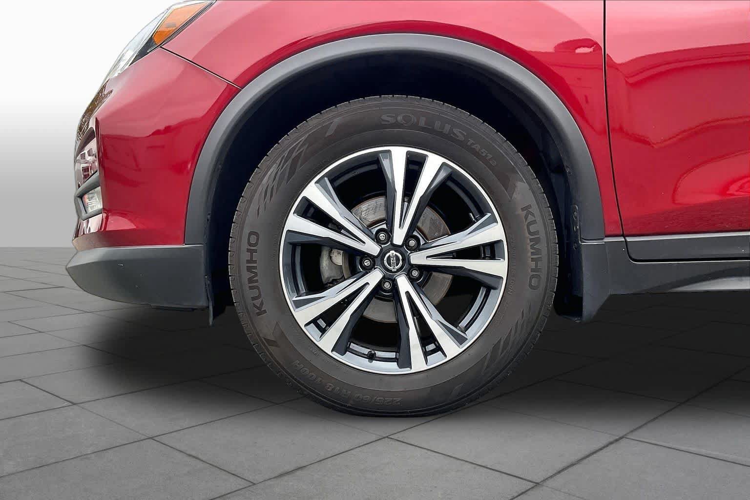 Used 2020 Nissan Rogue SV w/ Sun & Sound Touring Package AWD/4WD image 10