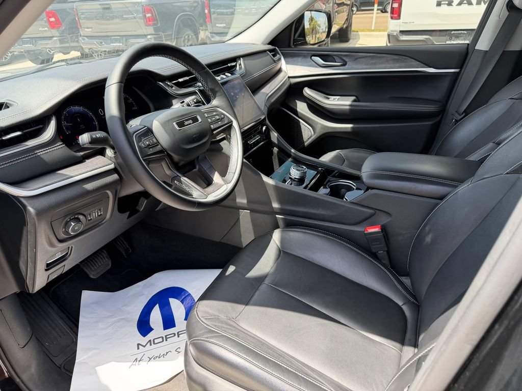 Used 2022 Jeep Grand Cherokee Limited AWD/4WD image 12
