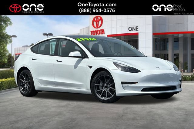 Used 2023 Tesla Model 3 Standard Range RWD image 1