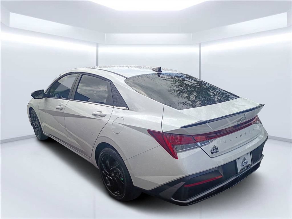 Used 2026 Hyundai Elantra Sport FWD image 4