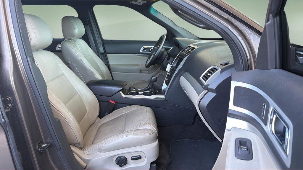 Used 2015 Ford Explorer XLT w/ Equipment Group 202B image 11