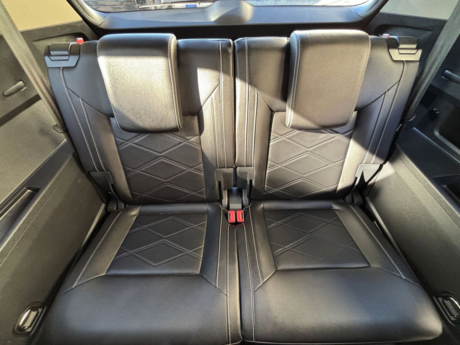 Used 2025 Volkswagen Atlas SE image 21