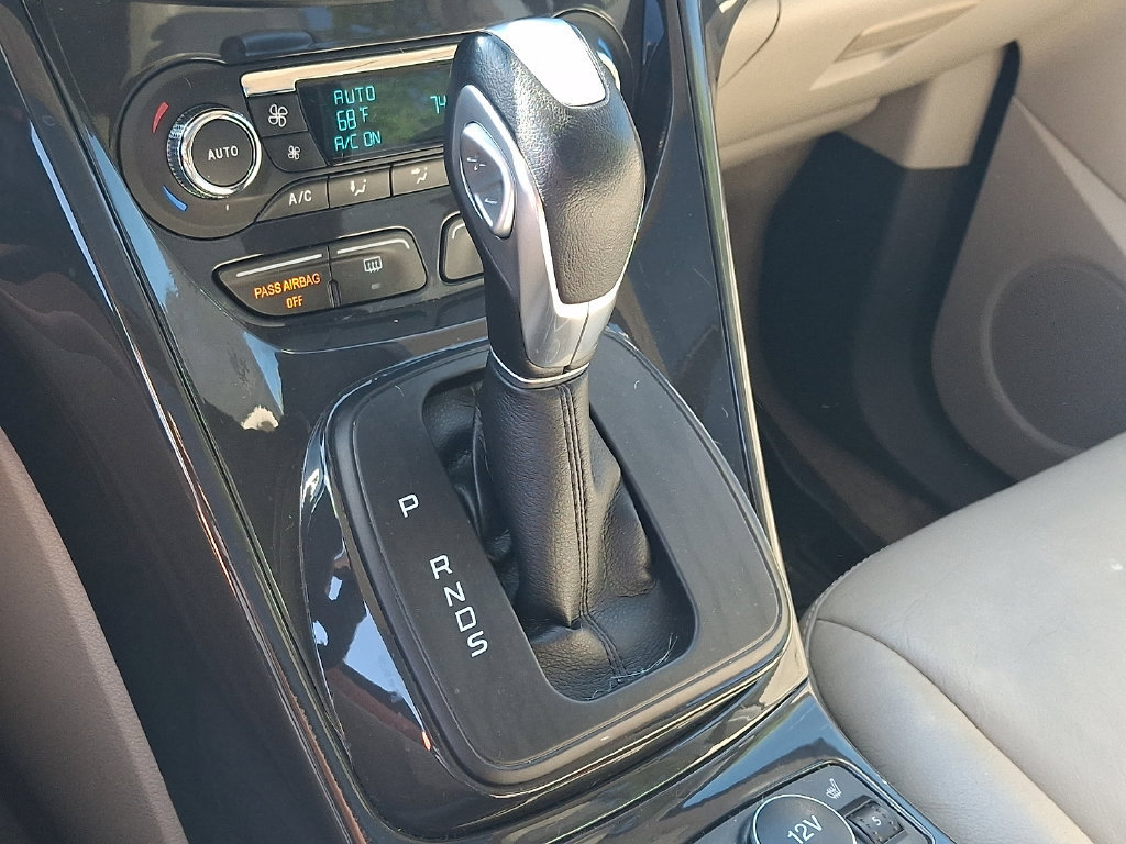 Used 2016 Ford Escape Titanium w/ Equipment Group 301A AWD/4WD image 17