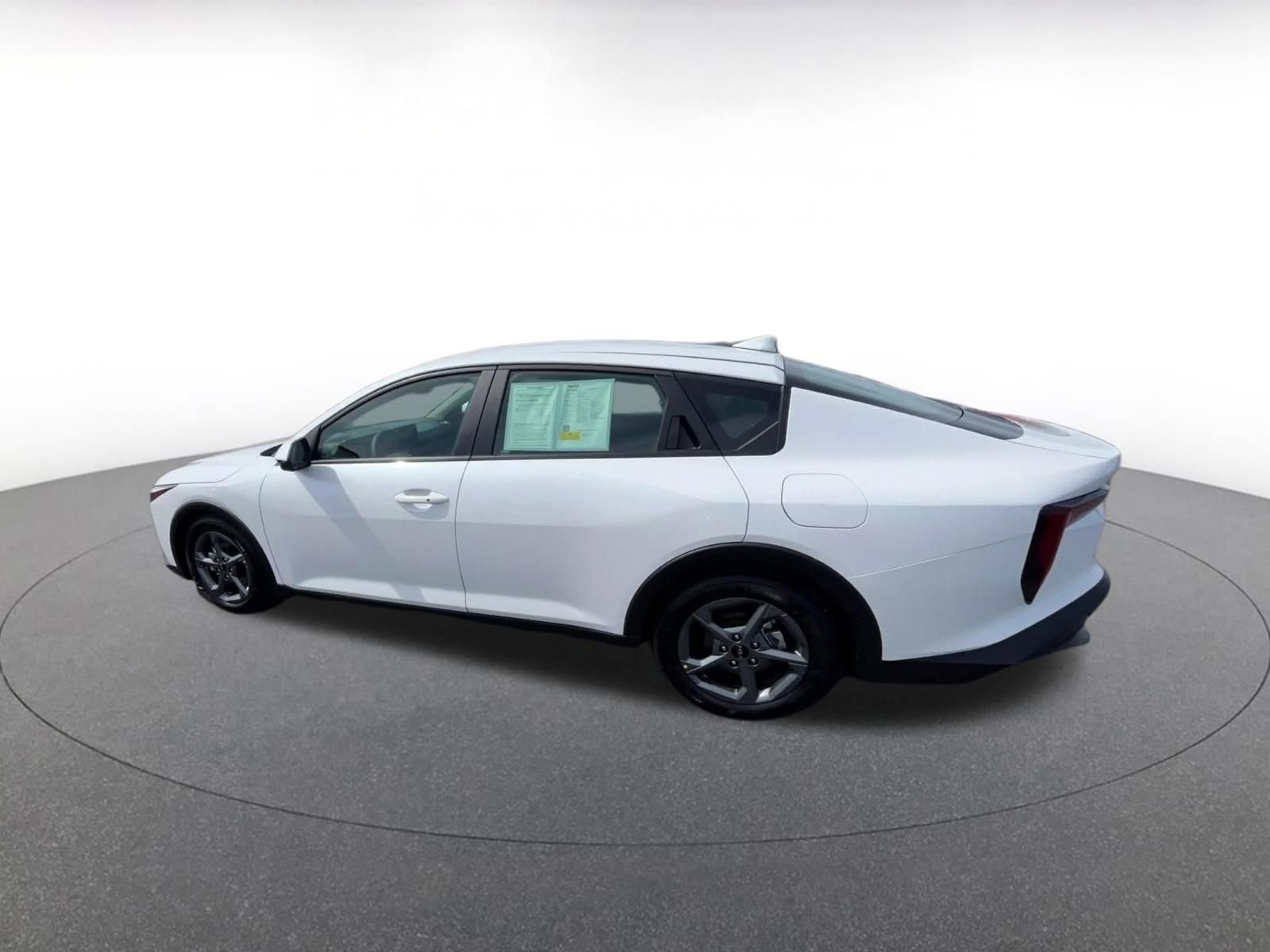 Used 2025 Kia K4 LXS image 10