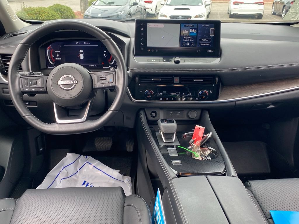 Used 2024 Nissan Rogue Platinum FWD image 9