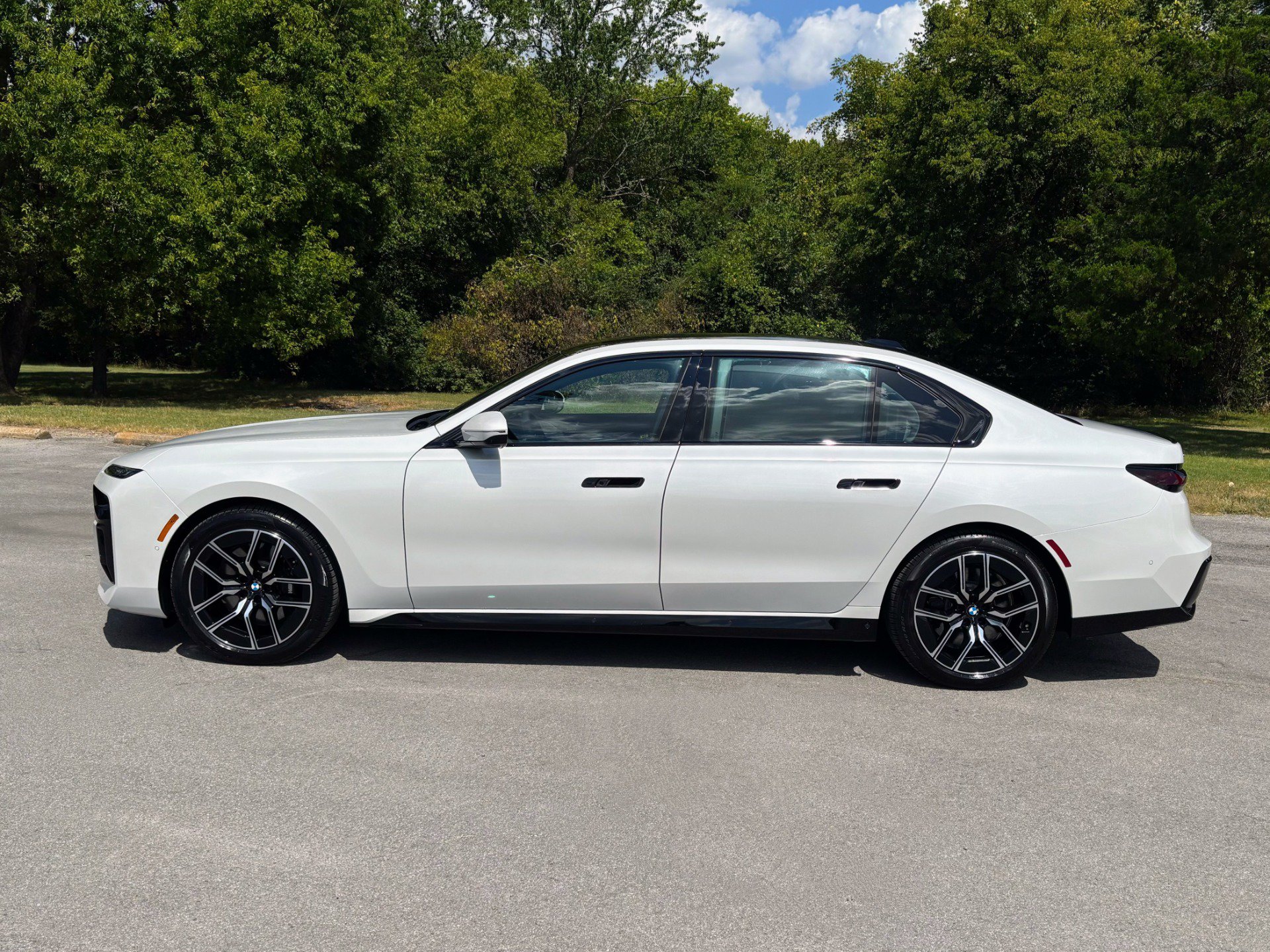 Used 2026 BMW 740i xDrive w/ Executive Package AWD/4WD image 7