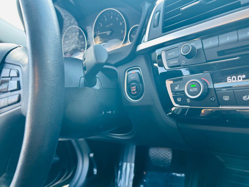 Used 2018 BMW 320i xDrive Sedan w/ Premium Package image 25