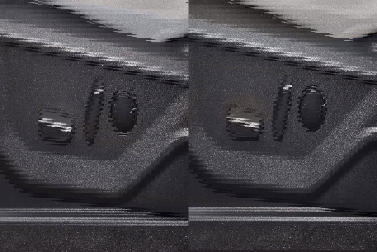 Certified 2025 Ford Expedition Active image 37