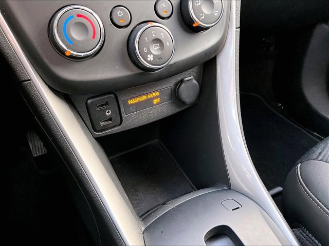 Used 2022 Chevrolet Trax LT w/ Midnight Edition image 26