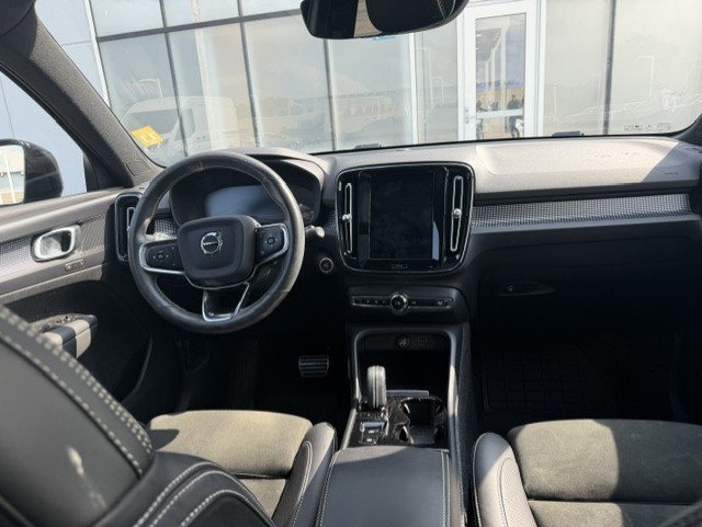 Used 2021 Volvo XC40 T5 R-Design w/ Climate Package AWD/4WD image 9