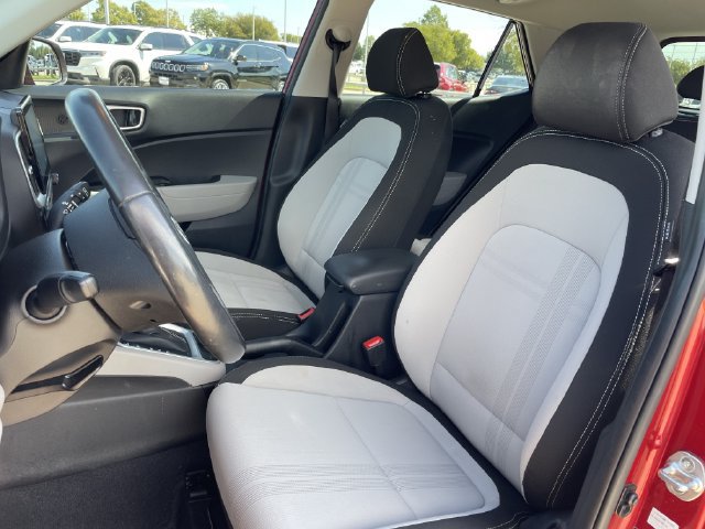 Used 2024 Hyundai Venue SEL FWD image 25