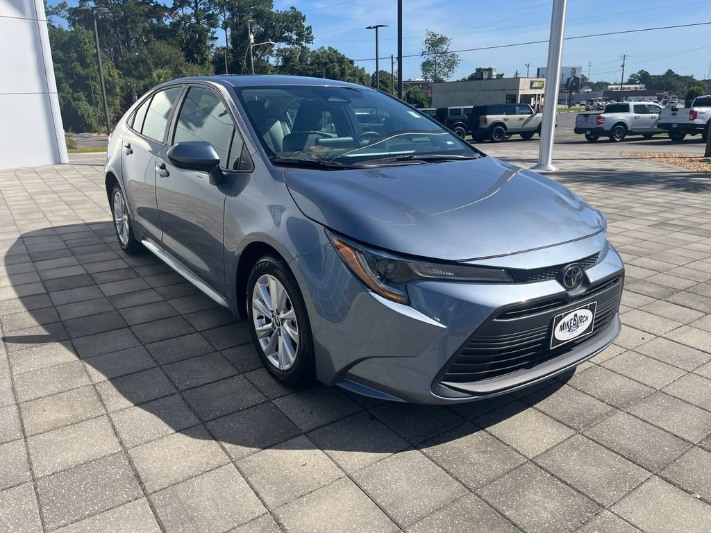 Used 2024 Toyota Corolla LE w/ LE Convenience Package FWD image 8