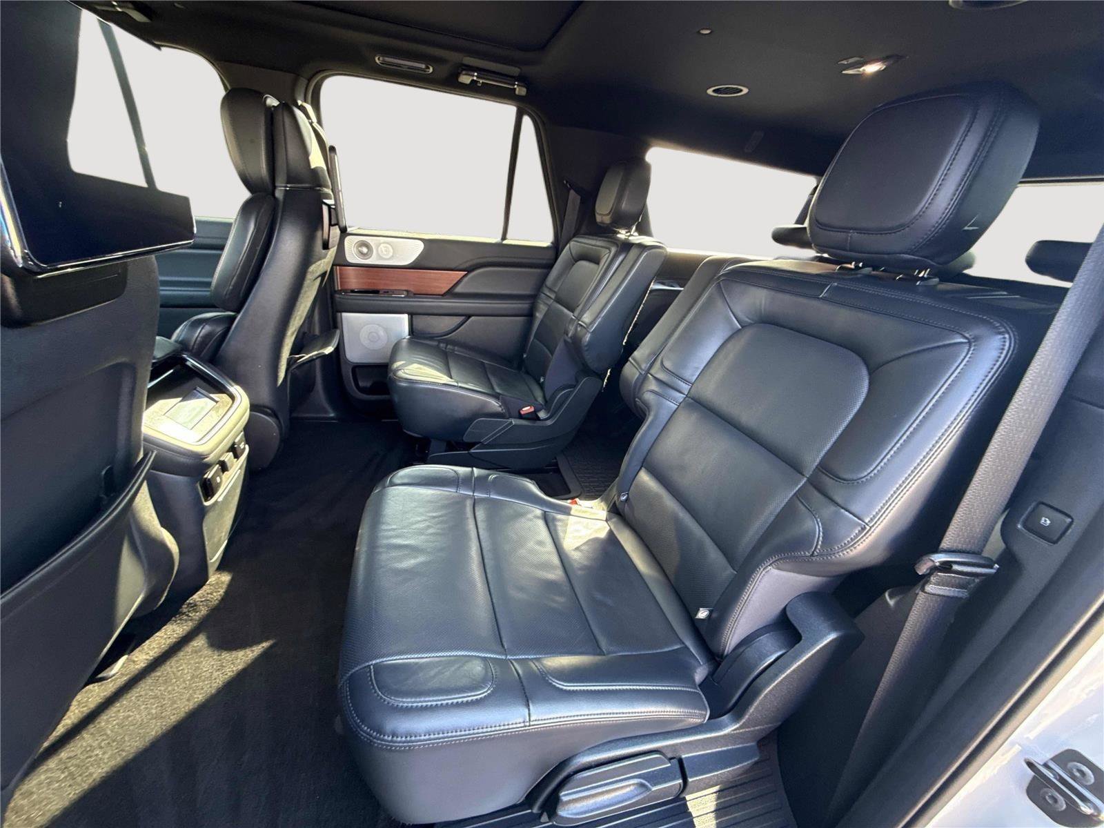 Used 2023 Lincoln Navigator L Reserve AWD/4WD image 11