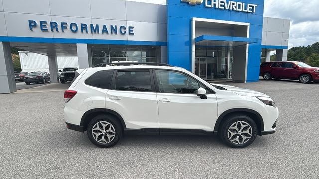 Used 2023 Subaru Forester Premium AWD/4WD image 3
