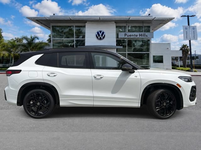New 2026 Volkswagen Tiguan SE R-Line FWD image 3