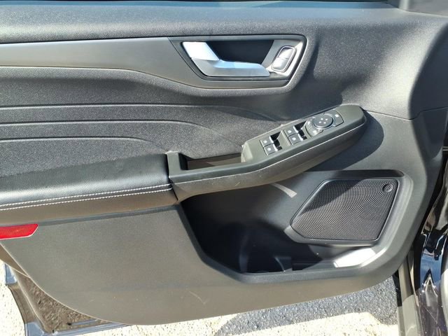 Used 2025 Ford Escape SE image 13