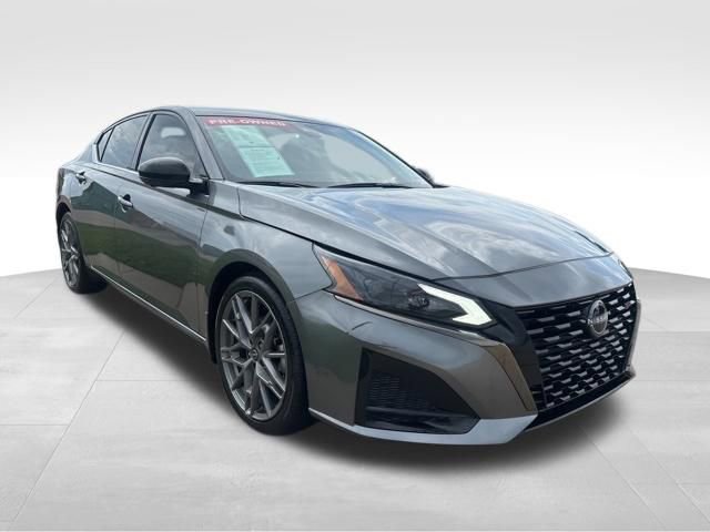 Used 2023 Nissan Altima 2.0 SR FWD image 5