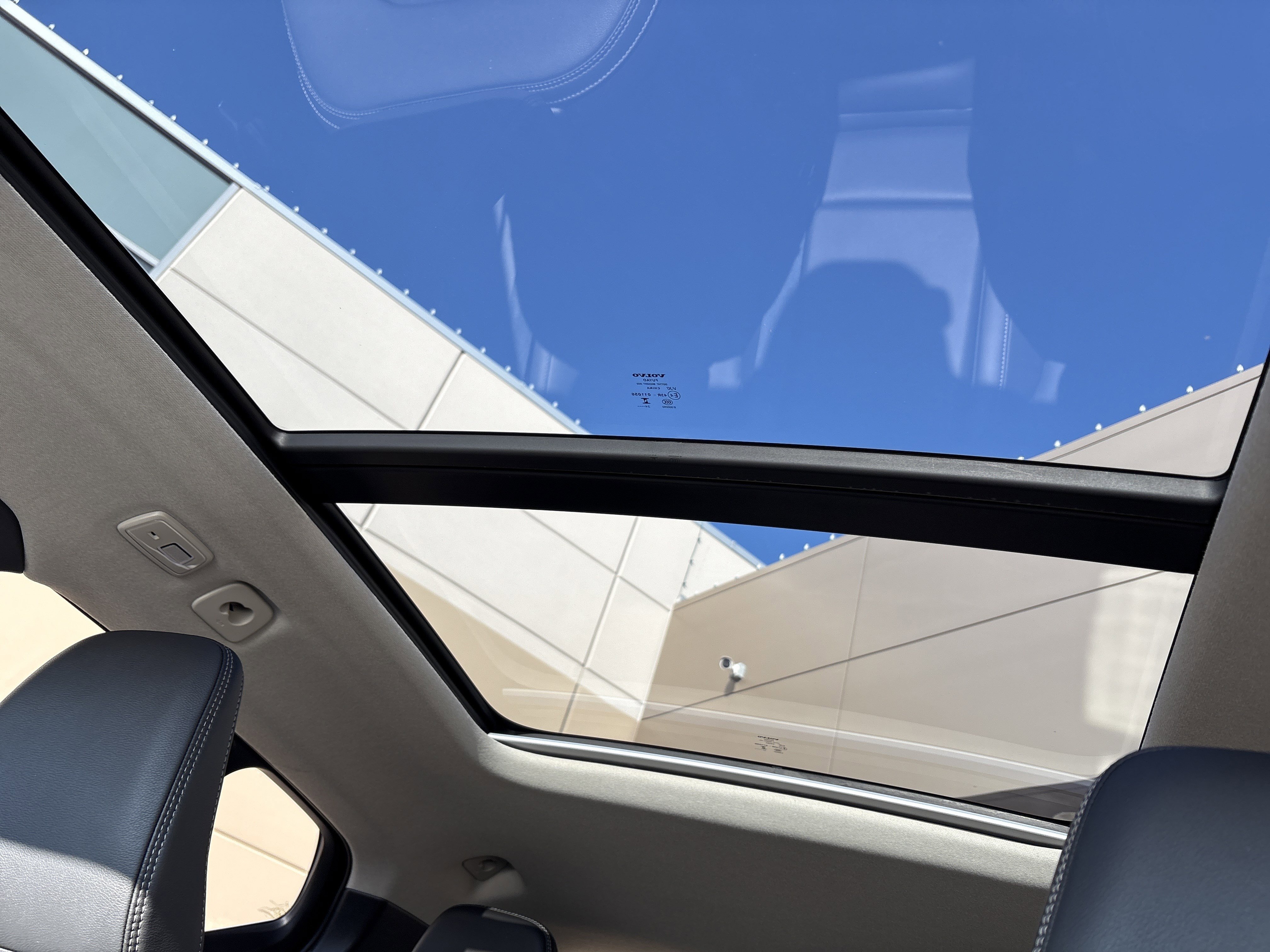 Used 2025 Volvo XC40 B5 Core image 28