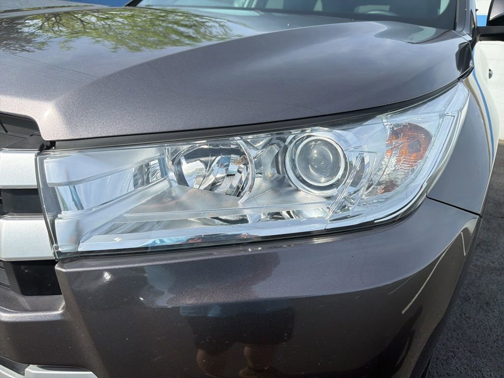 Used 2019 Toyota Highlander XLE AWD/4WD image 9