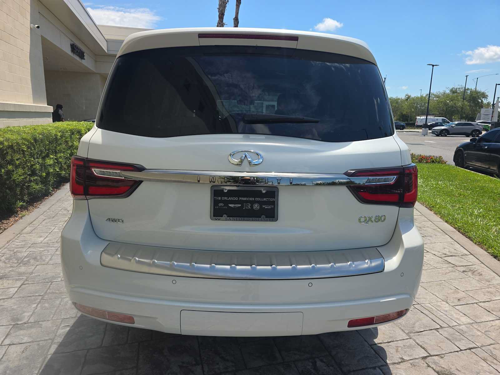 Certified 2024 INFINITI QX80 Premium Select w/ Cargo Package AWD/4WD image 5