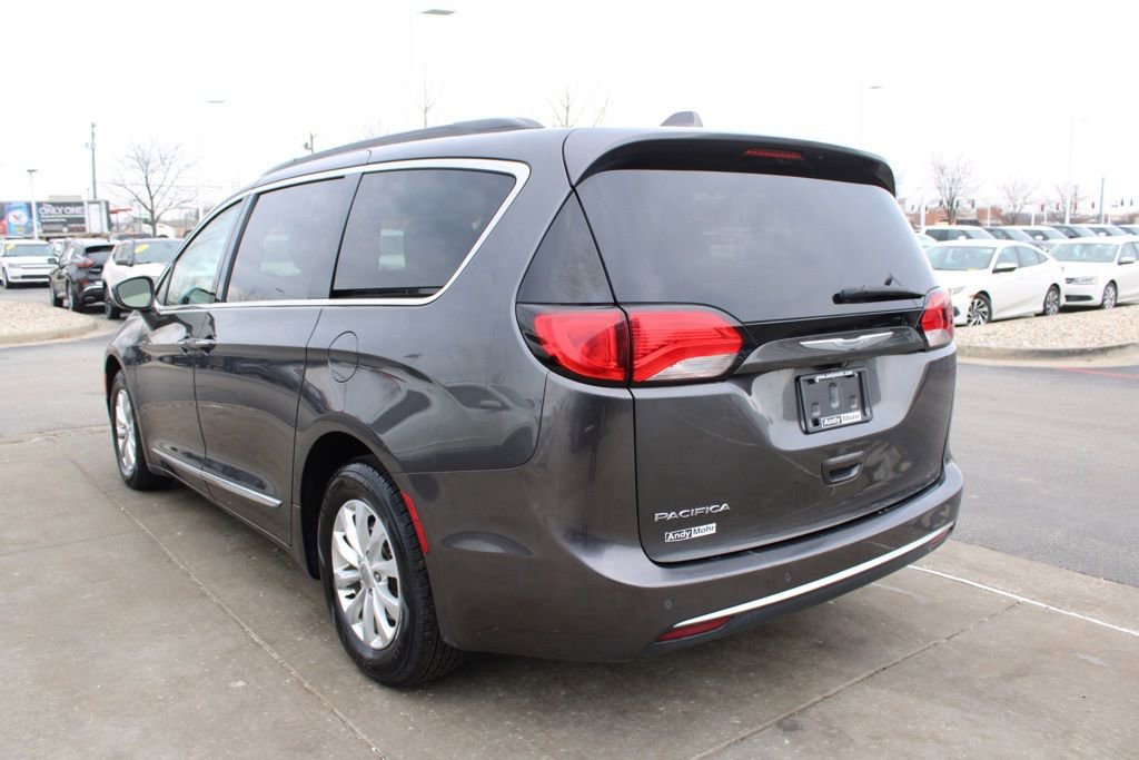 Used 2017 Chrysler Pacifica Touring-L image 5