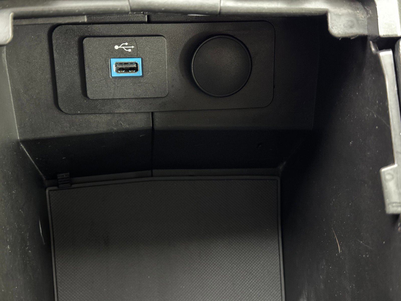 Used 2017 Ford Fusion SE w/ Fusion SE Technology Package image 27
