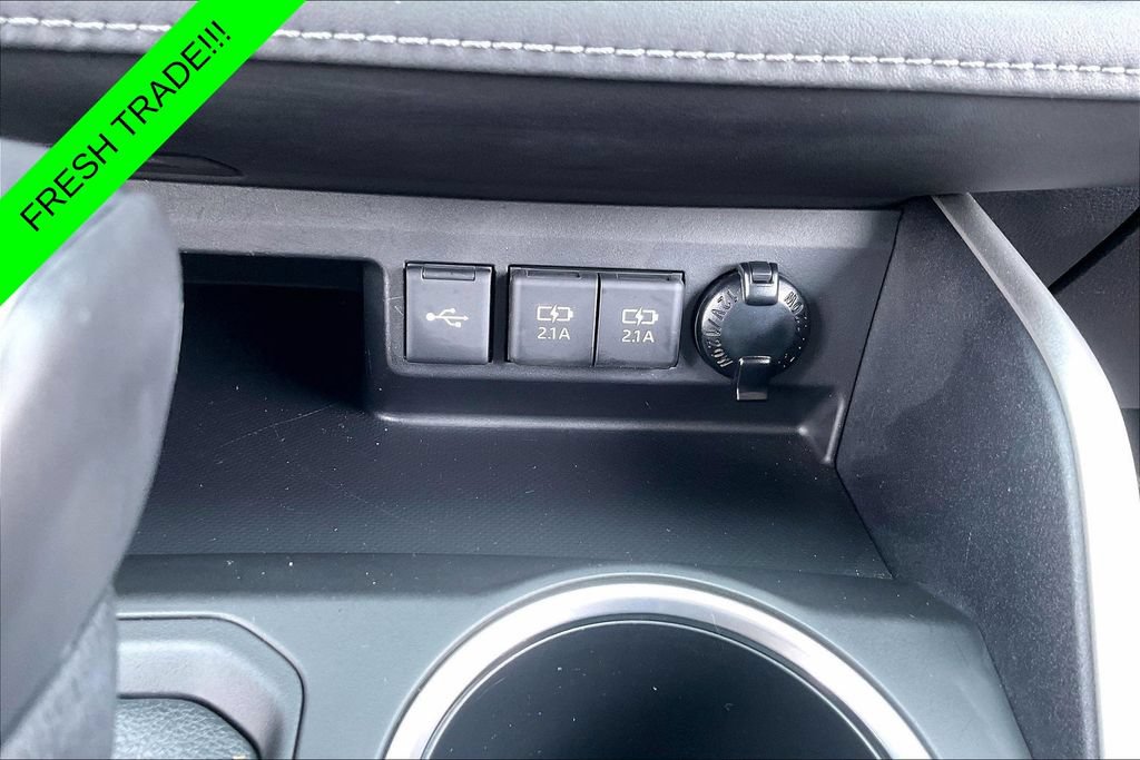 Used 2021 Toyota Highlander XLE AWD/4WD image 15