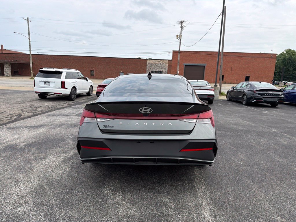 Used 2025 Hyundai Elantra Sport FWD image 6