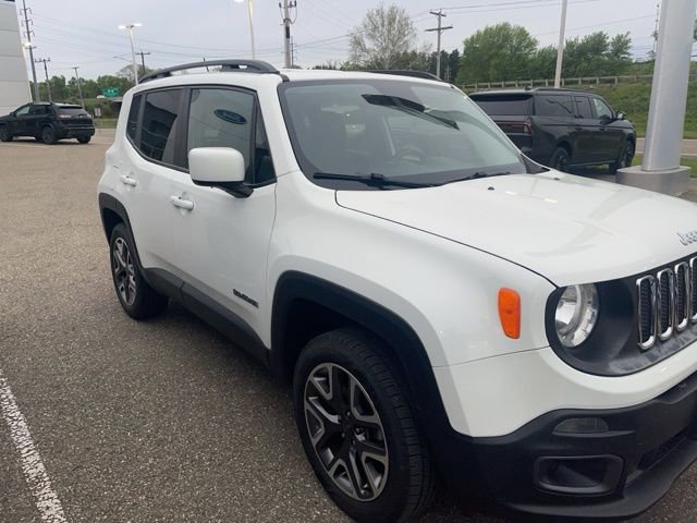 Used 2017 Jeep Renegade Latitude w/ Cold Weather Group AWD/4WD image 4
