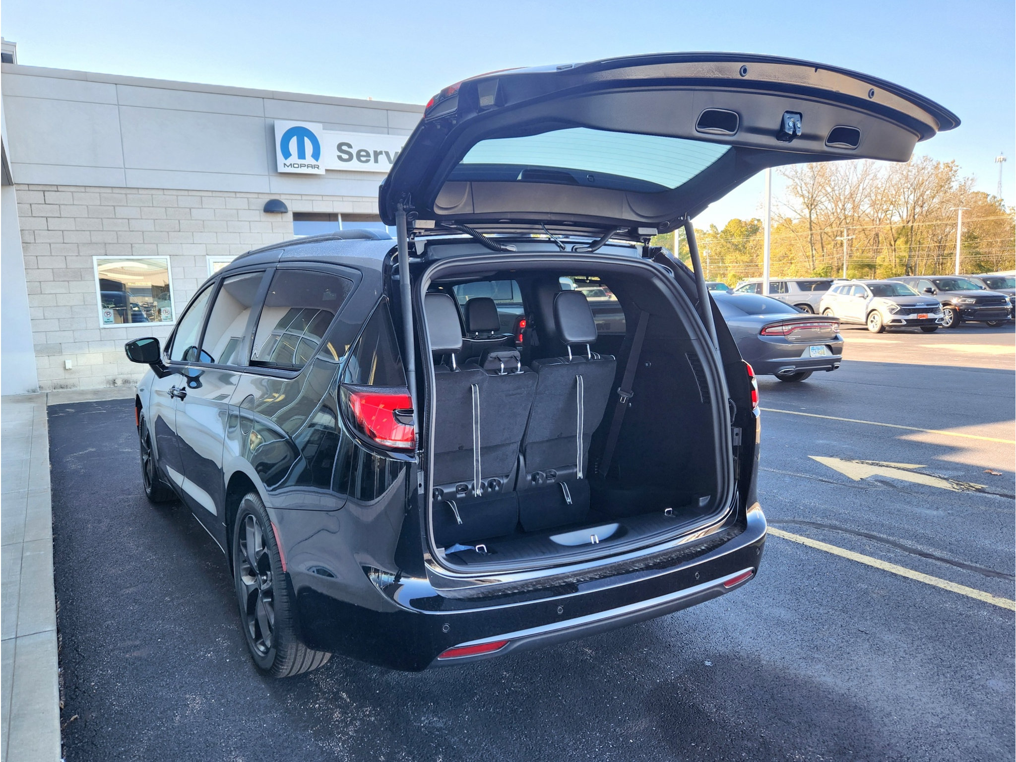 New 2027 Chrysler Pacifica Limited FWD image 45
