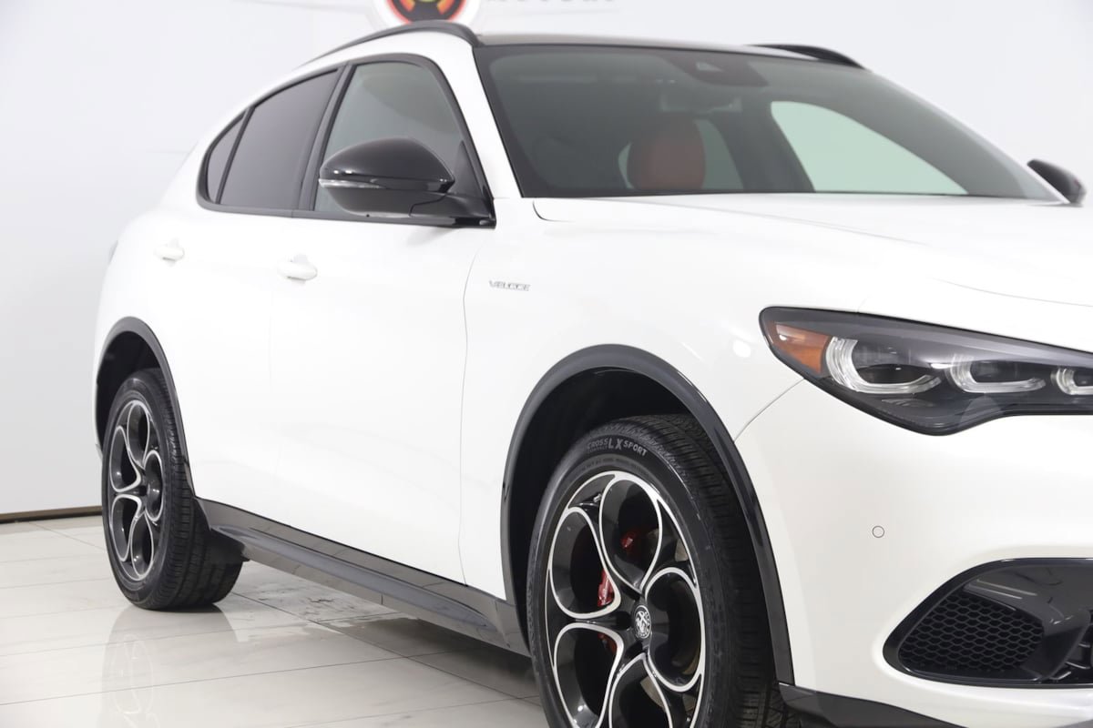 Used 2024 Alfa Romeo Stelvio Veloce image 29