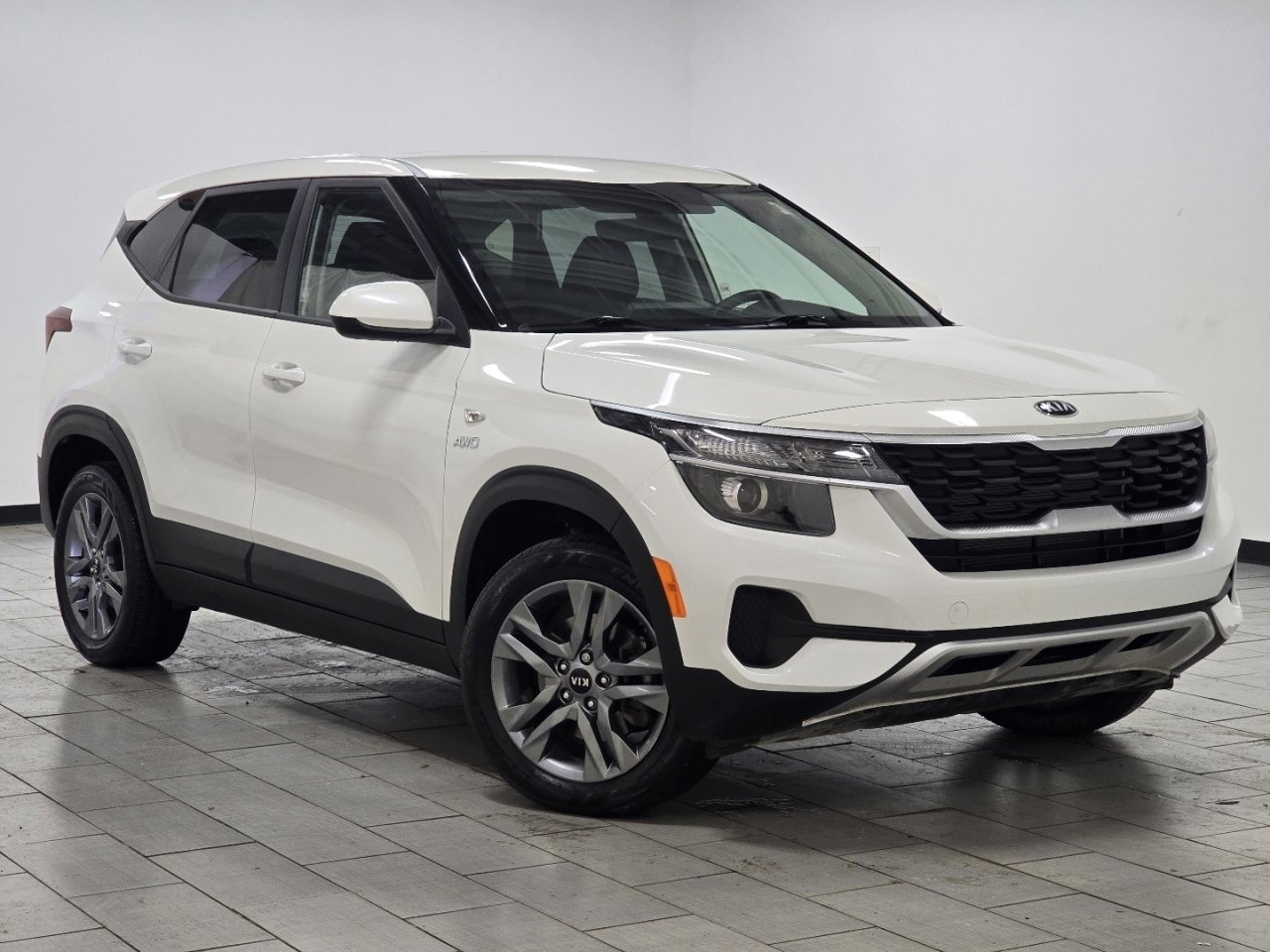 Used 2021 Kia Seltos LX image 2