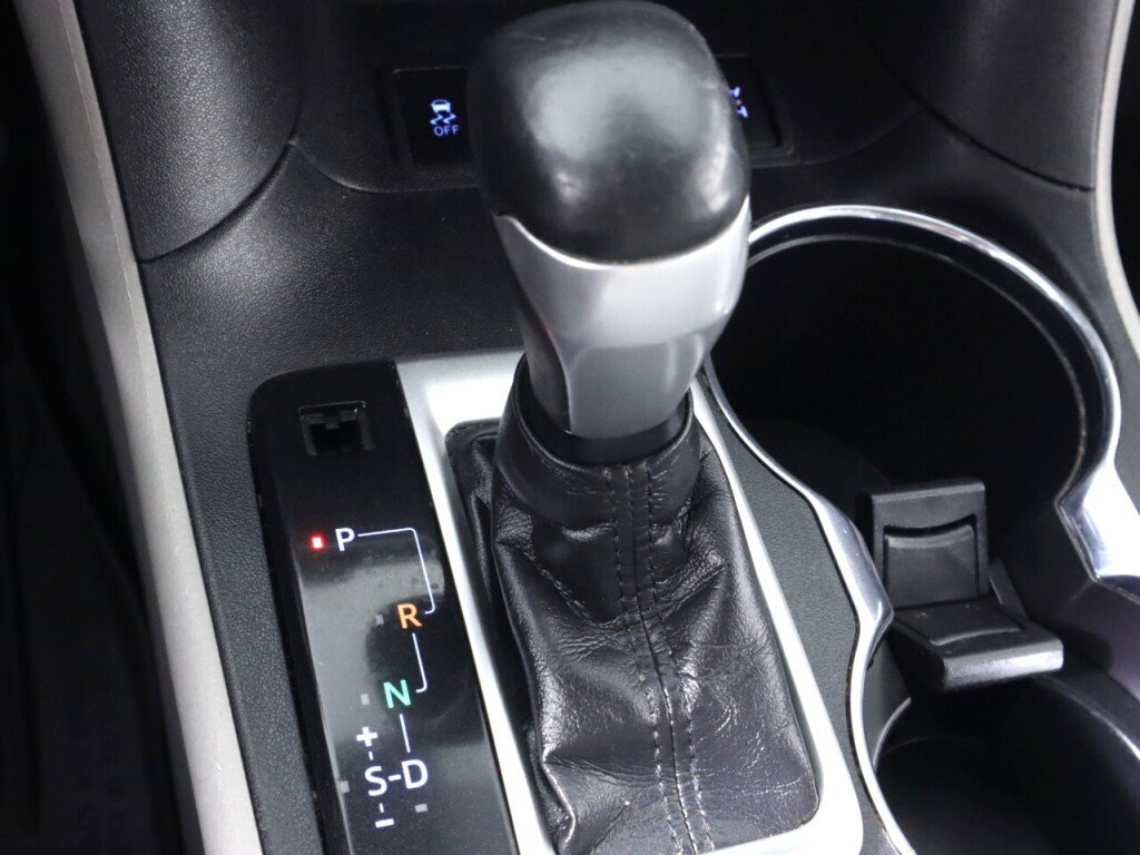 Used 2019 Toyota Highlander Plus AWD/4WD image 24