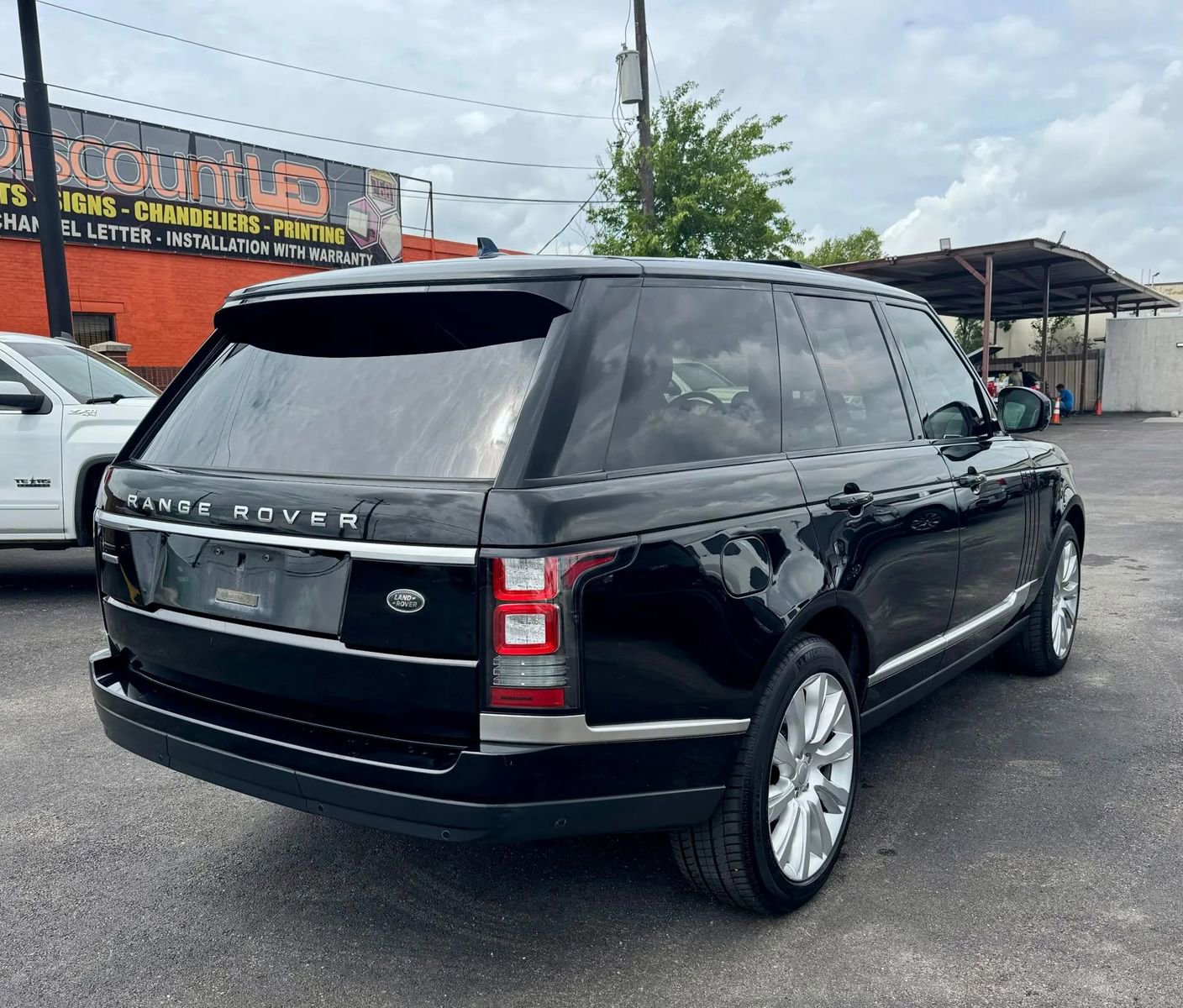 Used 2016 Land Rover Range Rover Supercharged image 12