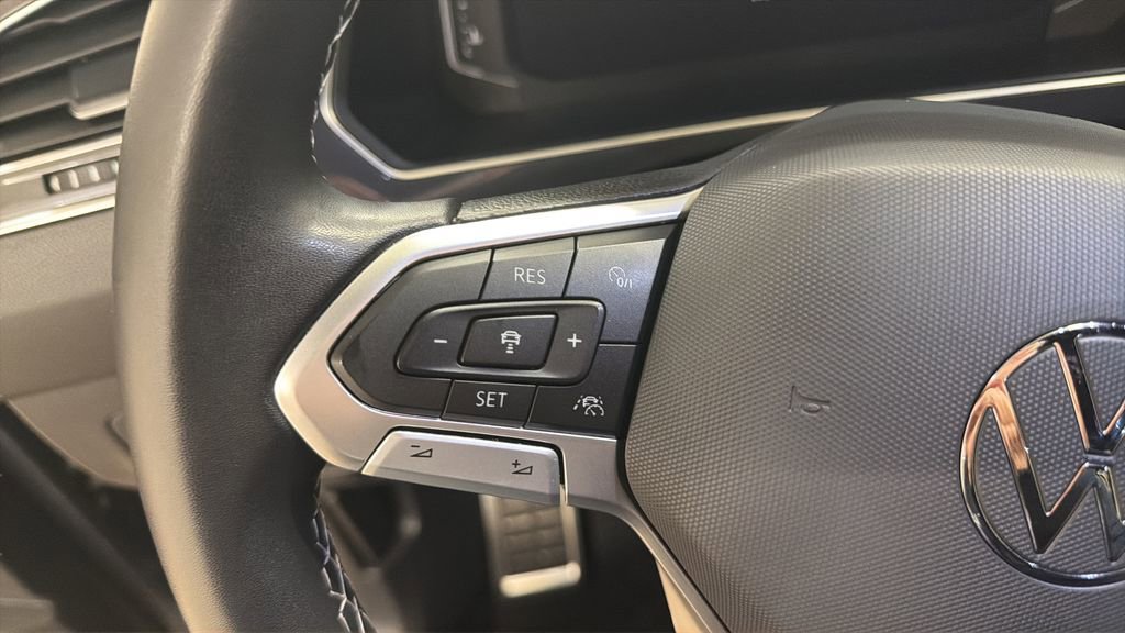 Used 2023 Volkswagen Tiguan SEL R-Line image 21