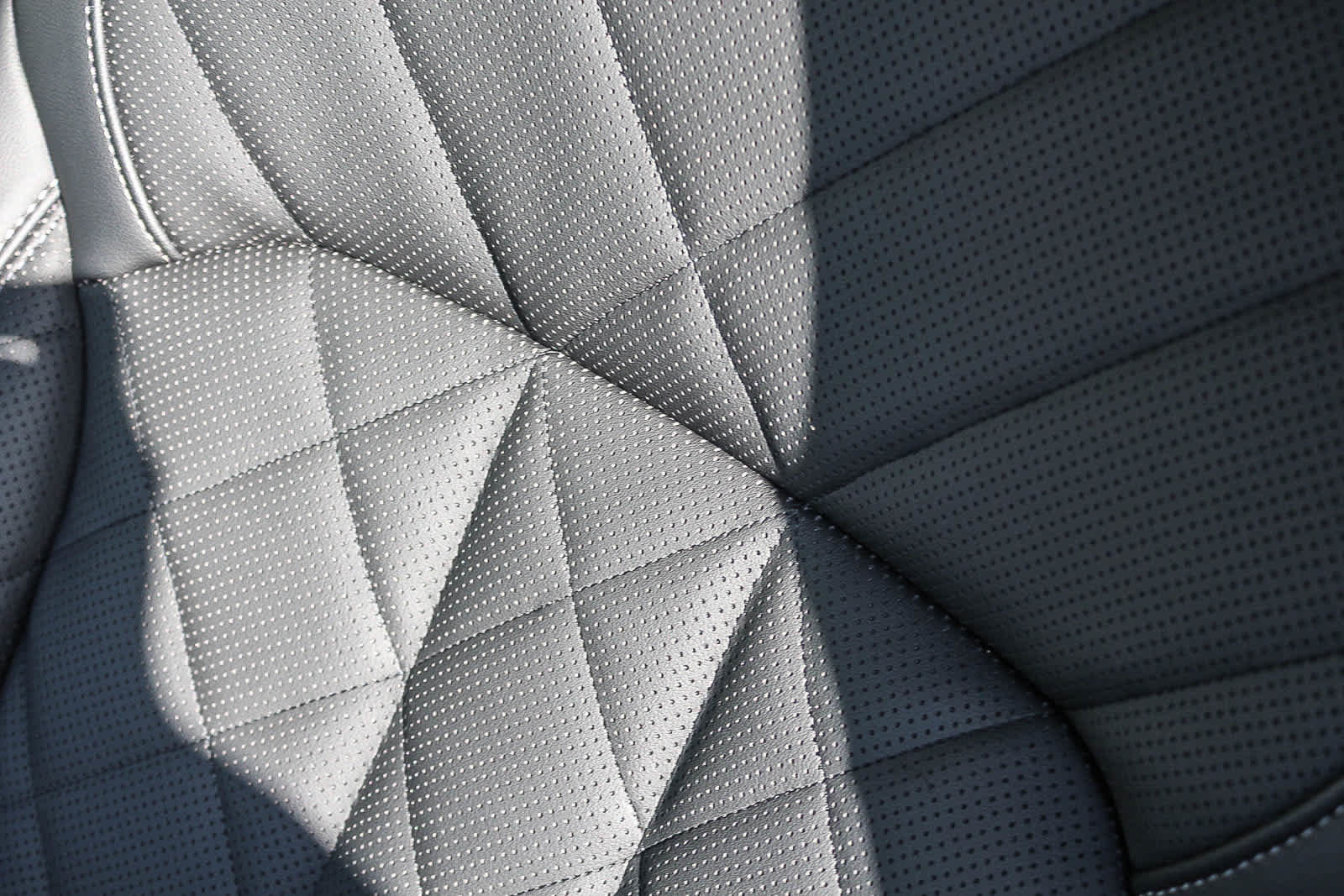 Used 2026 BMW X5 M60i w/ Executive Package image 24