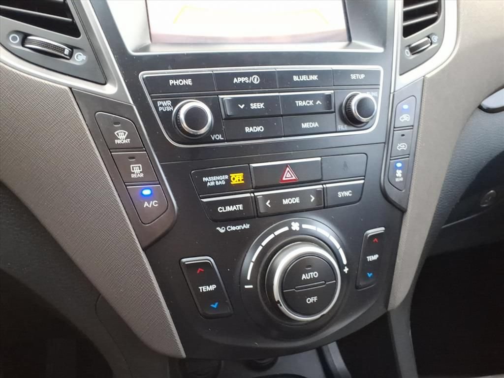 Used 2019 Hyundai Santa Fe XL SE FWD image 16