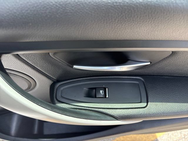 Used 2018 BMW 320i Sedan RWD image 60