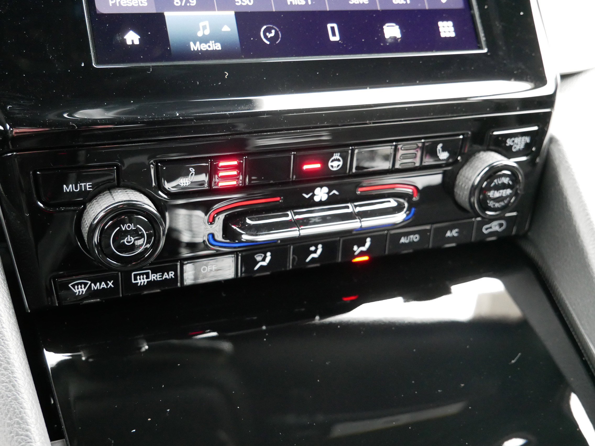 New 2026 Jeep Grand Cherokee L 4WD image 15