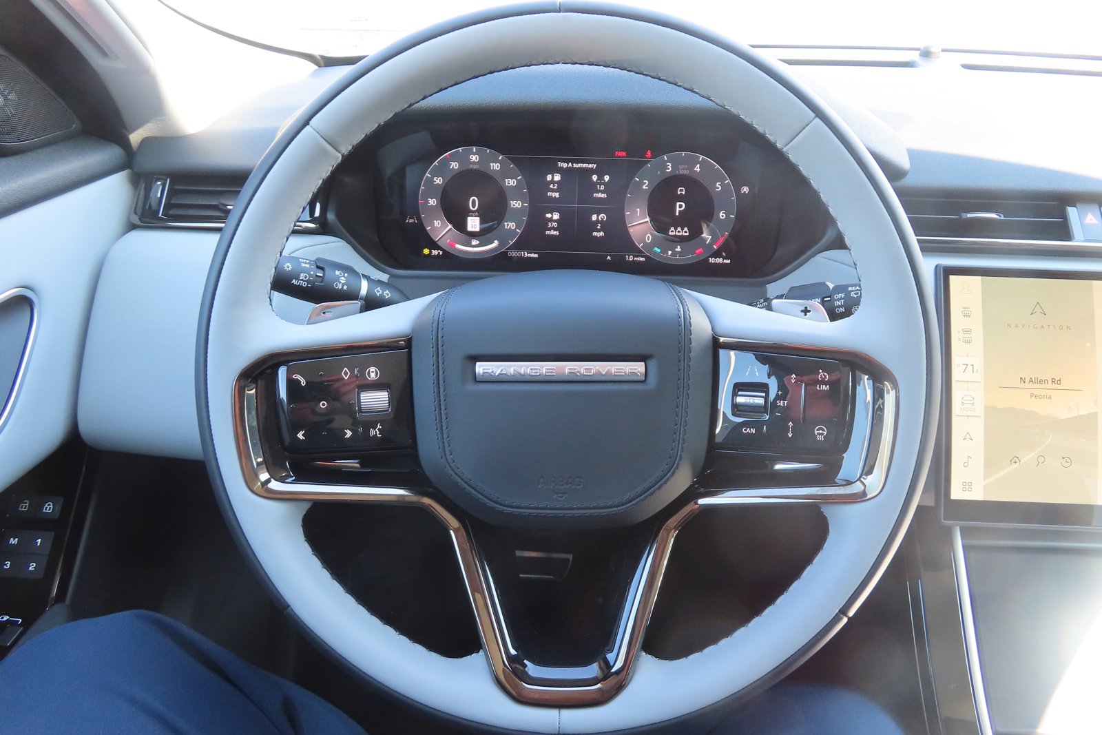 New 2025 Land Rover Range Rover Velar Dynamic SE image 28